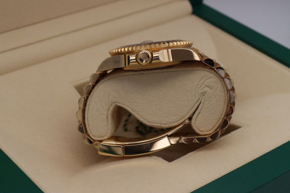 Rolex GMT Master II 126718 GRNR Image 2